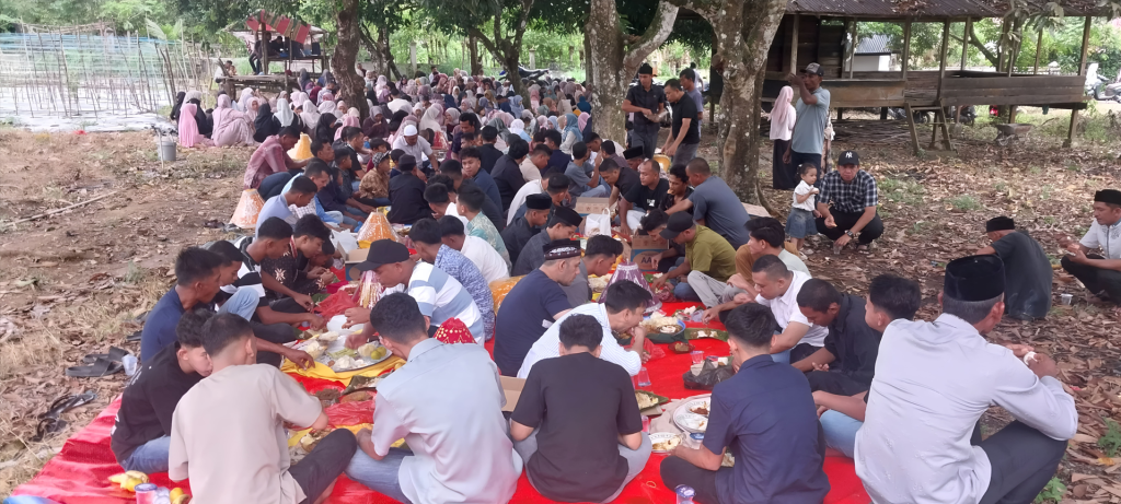Kenduri Tempat Pemakaman Umum (TPU) , setiap Idul Adha.
